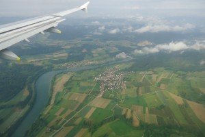 Вид из окна иллюминатора - полет над Цюрихом